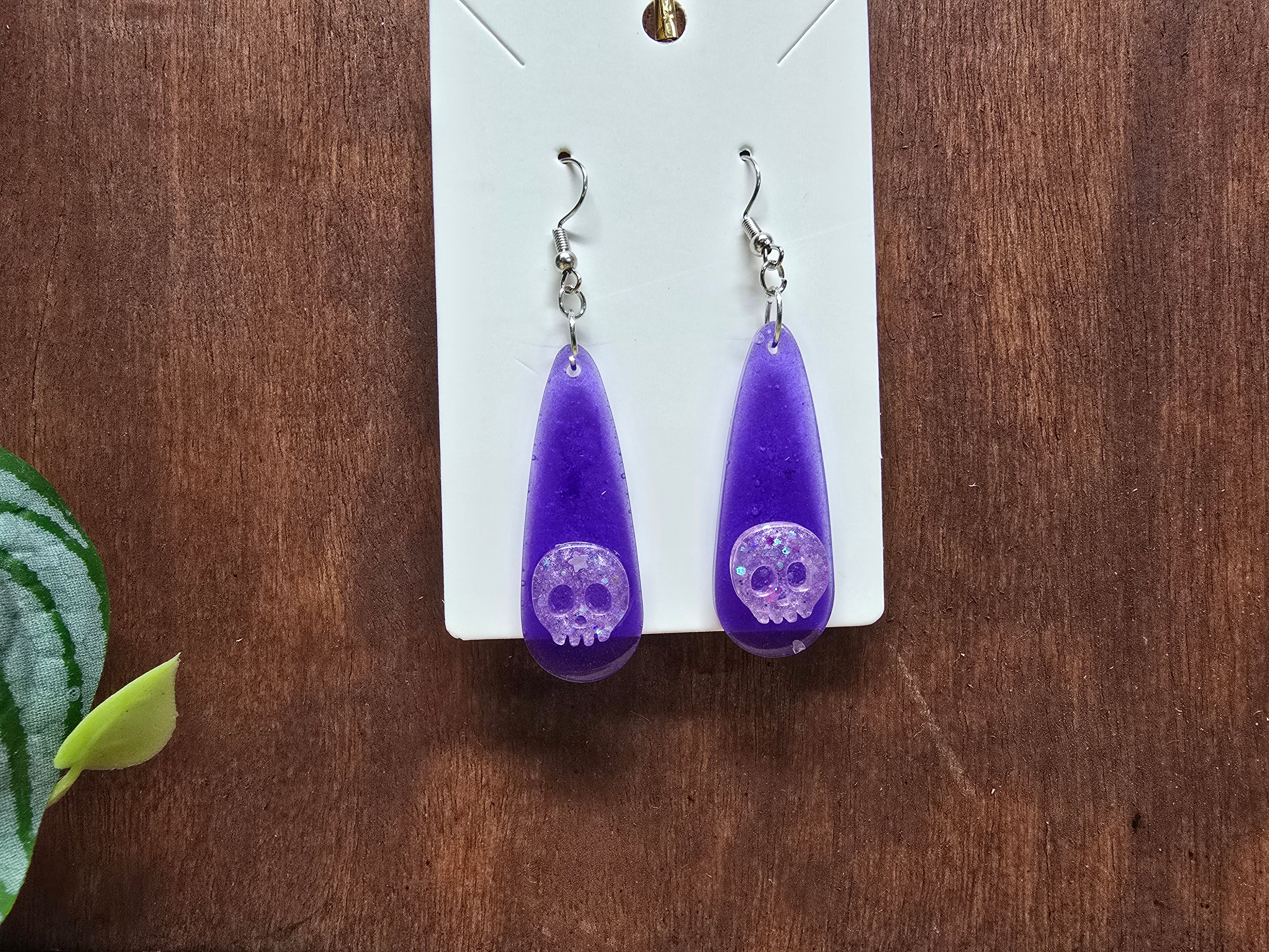 💜 Purple Glitter Skull Drop Earrings